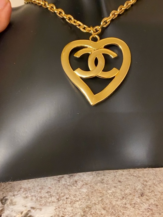 Chanel Gold Heart Logo Pendant Necklace - Picture 2 of 10